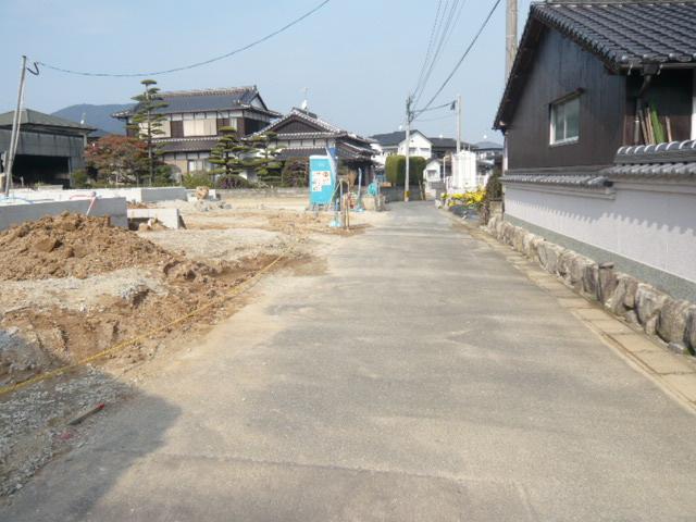 Local photos, including front road. Local (11 May 2013) Shooting