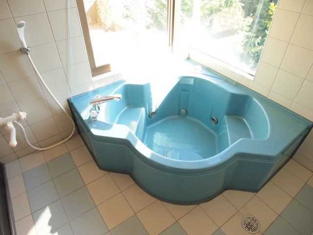 Bath. I tired a bath while admiring the scenery.