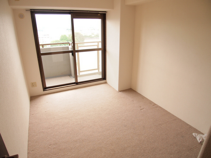 Other room space. Independent room is also closet. 