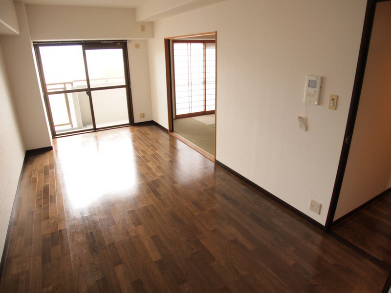 Other room space. Day is also good face on the balcony. 