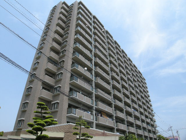 Building appearance. It is the appearance of the very heavy build. 