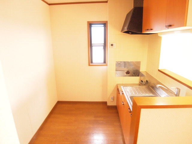 Kitchen. Furniture is also easy to place in the kitchen space with a space.