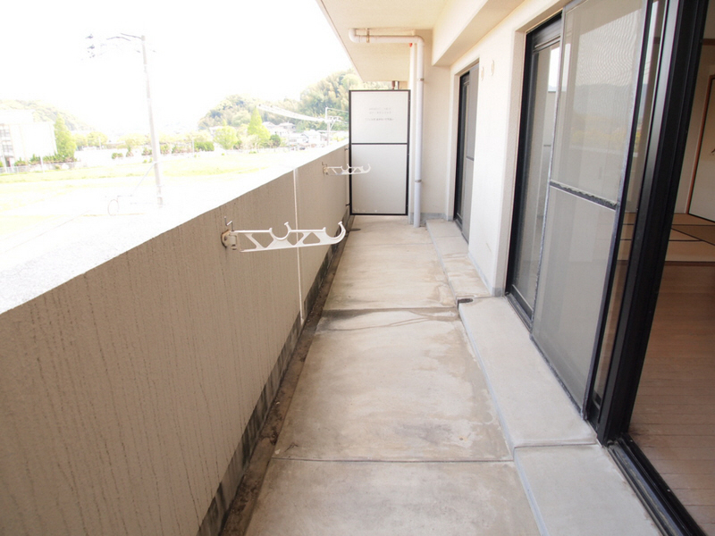 Balcony. Large balcony with the width of the apartment unique. 