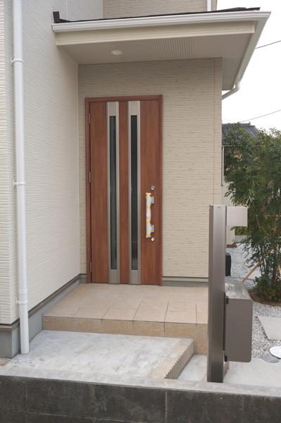 Entrance. Local (12 May 2013) Shooting