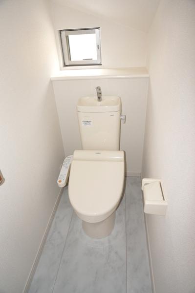 Toilet. Indoor (12 May 2013) Shooting