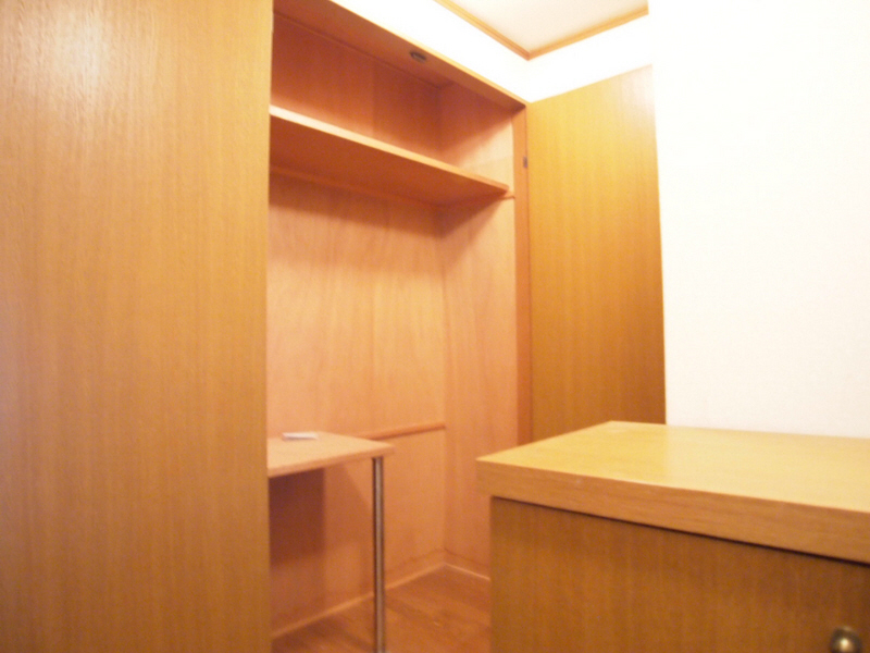 Receipt. This storage Even the entrance immediately of hall space.