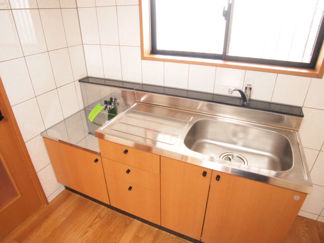 Kitchen. Easy cooking space is also used in wide enough