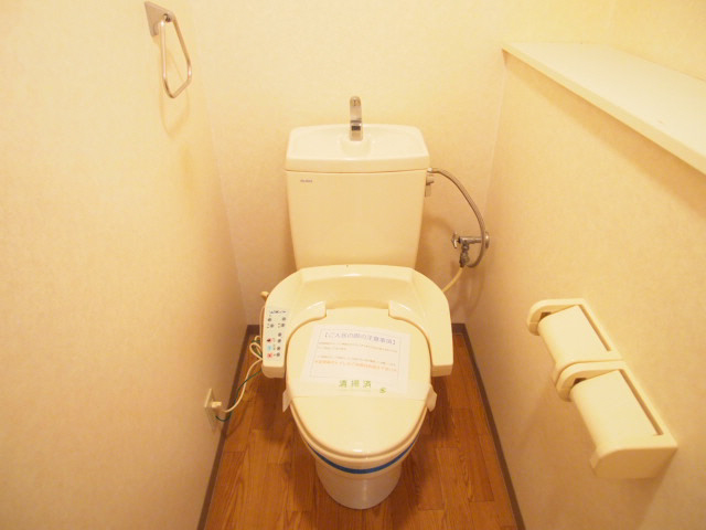 Toilet. Comfortable every day with a bidet.