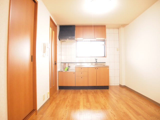 Kitchen. It is easy to form of the arrangement of the furniture.