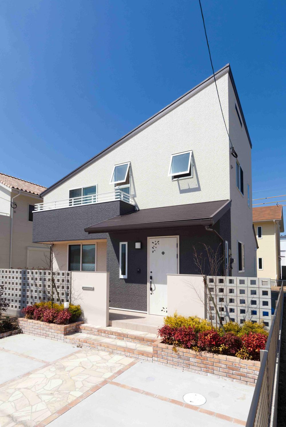 Model house photo. House model house to grow up a good child of the head (appearance)