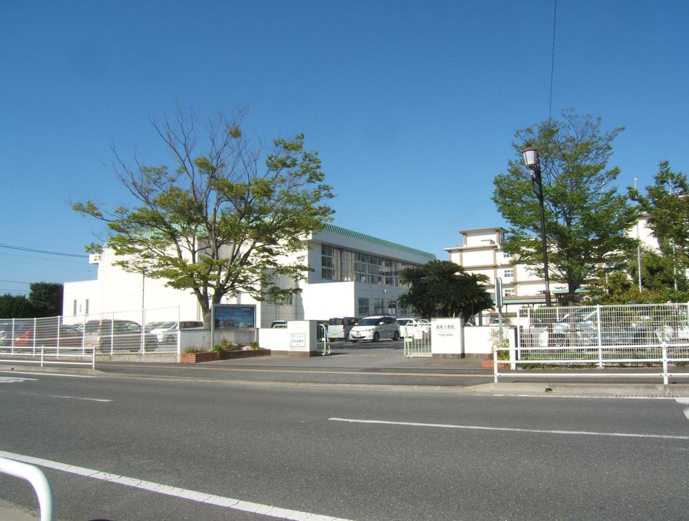 Primary school. 1300m to Maehara Elementary School