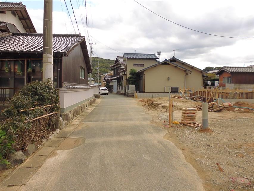 Local photos, including front road. Front road (width 4.48m)