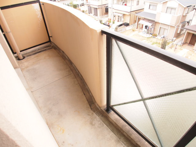 Balcony. Easy to use two-sided balcony.