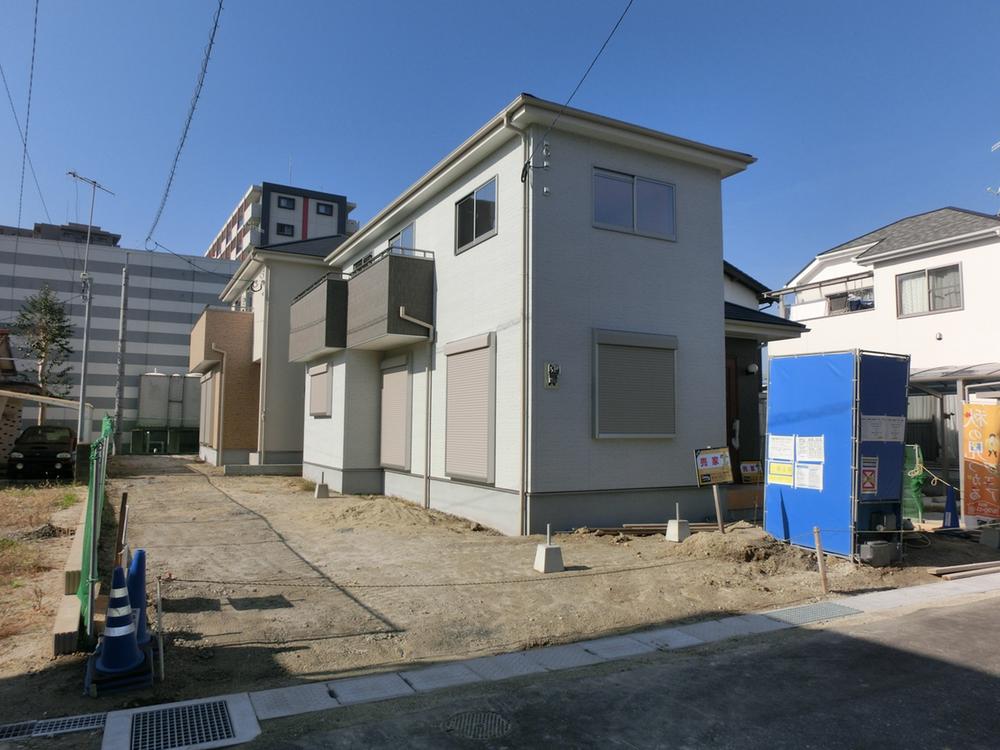 Local appearance photo. Local (12 May 2013) Shooting