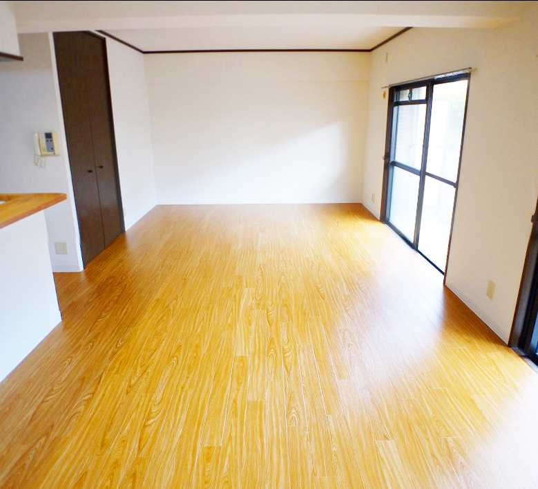 Living and room. Anytime you can preview so please feel free to contact