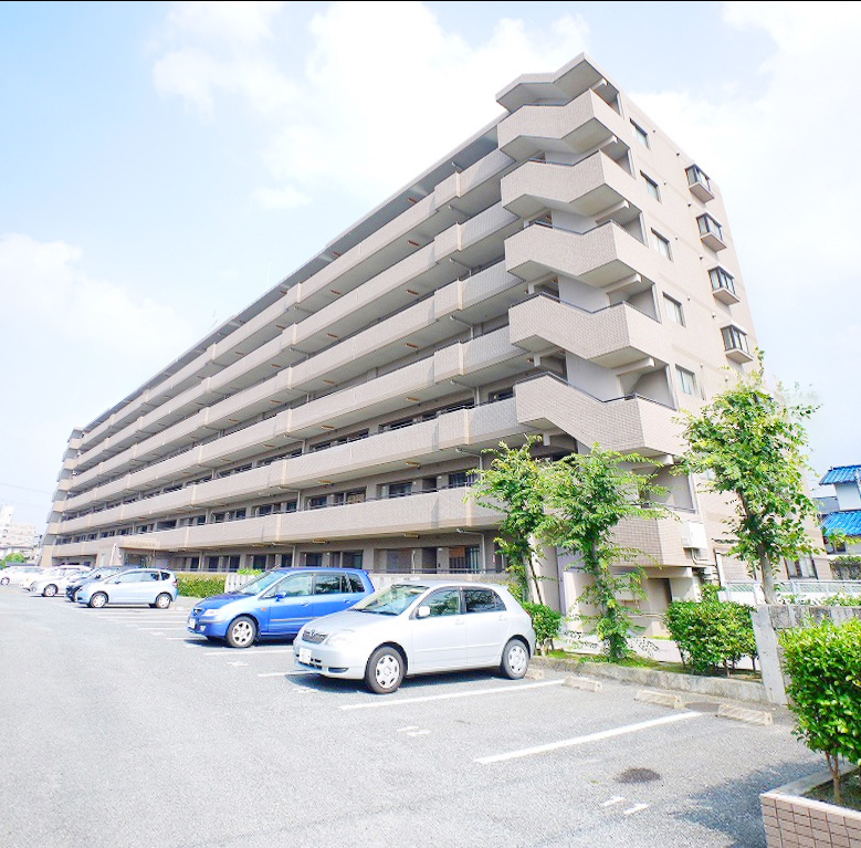 Building appearance. Auto-lock with Bari' and apartments