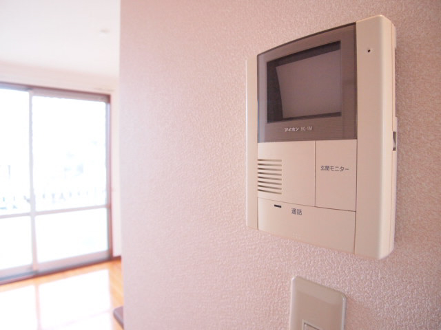 Security. It is safe and also see the face of a sudden visitor. 