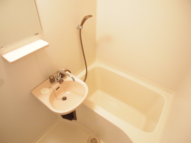 Bath. Let's wash away the fatigue of the day.