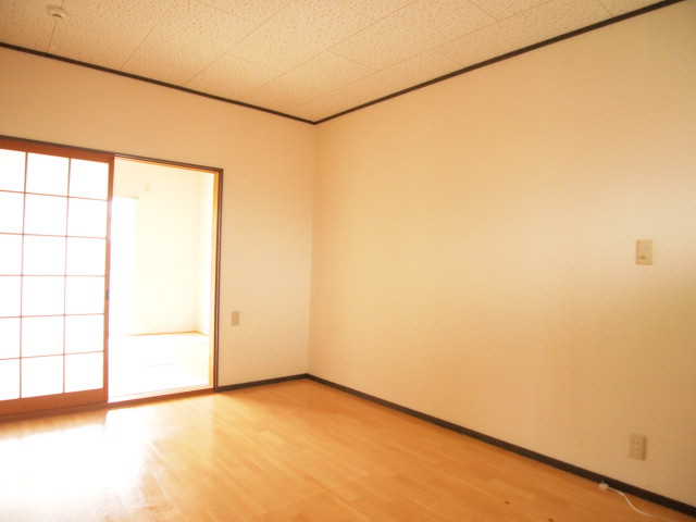 Living and room. 7 Pledge of dining.