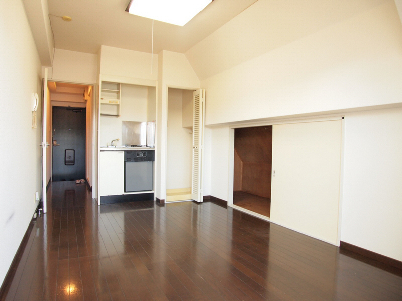 Other room space. There is also a washing machine yard in the room.