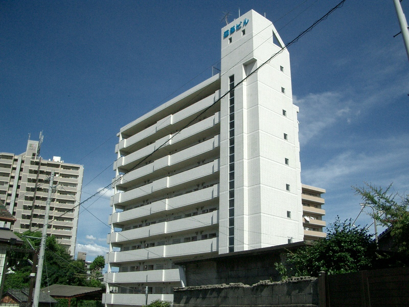 Building appearance. 6-minute walk to the station, There is also a near police station. 