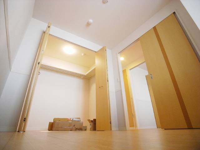 Other room space. Dog nor cat OK