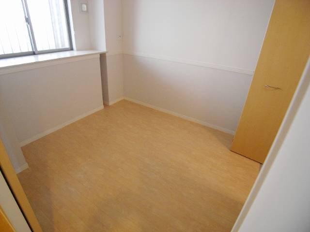 Other room space. Sunny