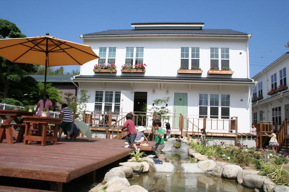 Other Environmental Photo. Children playing in the park 1 courtyard.