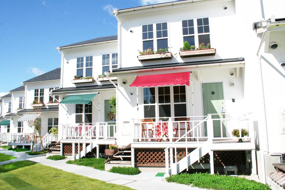 Local appearance photo. Beautiful plastering of appearance and water and lush wide park. While located in the metropolitan area, It is the best residential area to spend leisurely weekend.