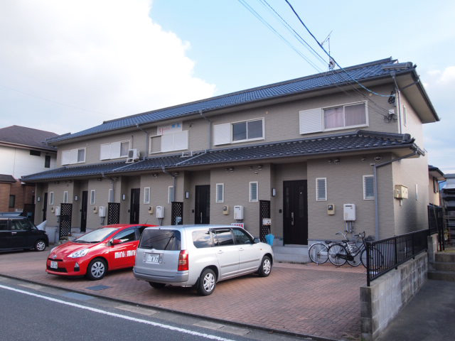 Building appearance. Thunk the meaning of the "5" in French. All 5 is a room. 