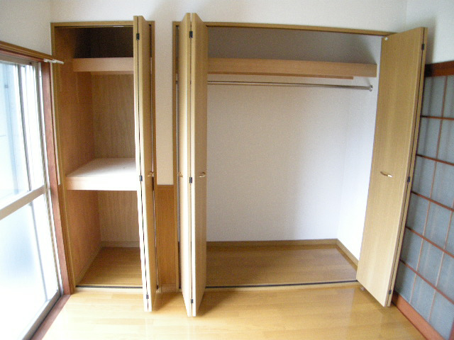 Other room space. Is the closet of the same size as the closet.
