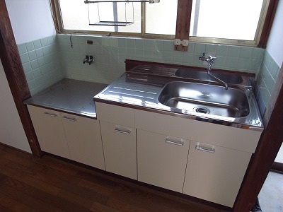 Kitchen. With window