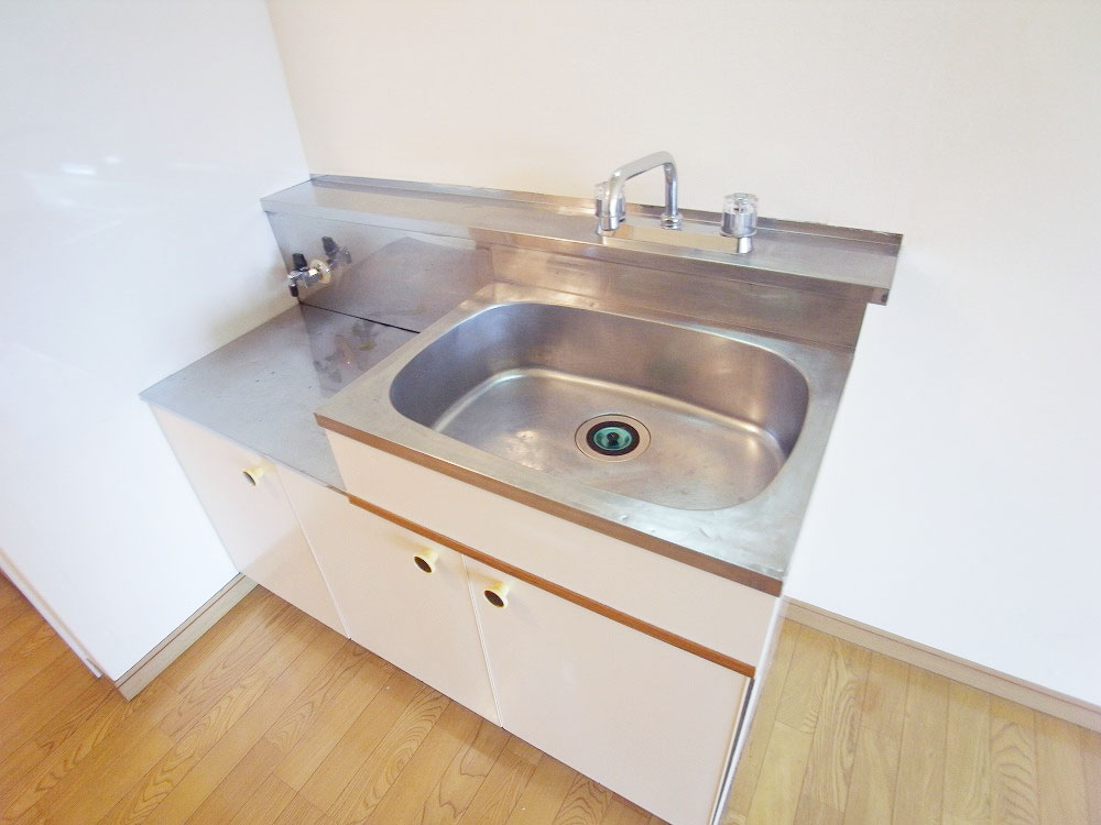 Kitchen. Two-burner gas stove installed Friendly Kitchen