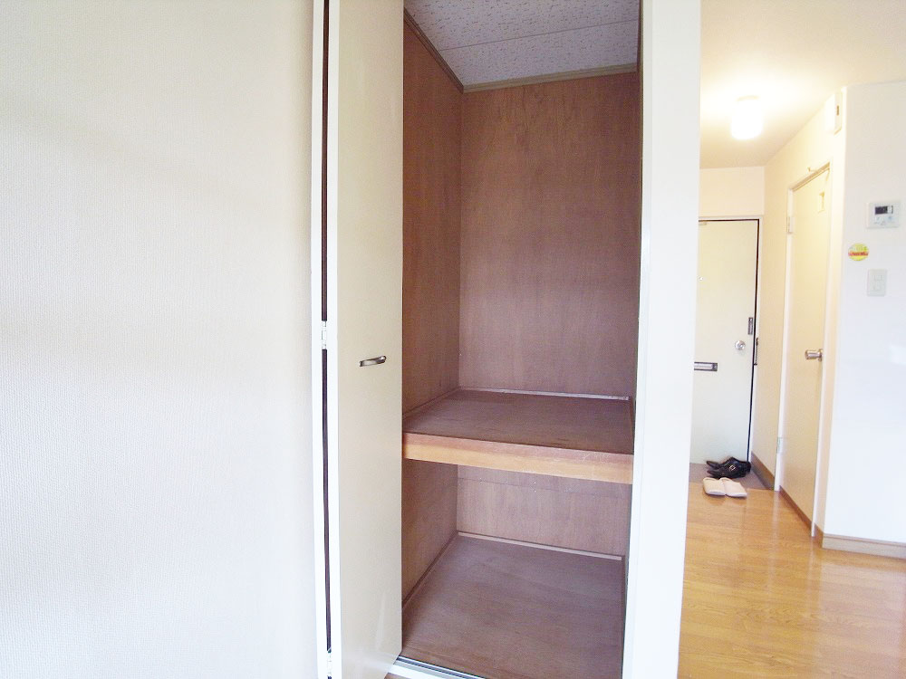 Receipt. Plenty of storage space if a single person