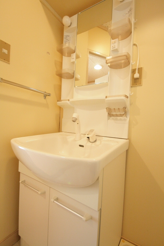 Washroom. Shampoo is Dresser.