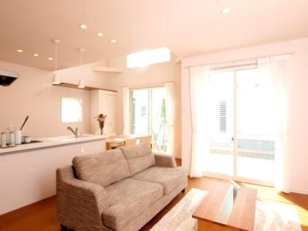 Living. Face-to-face kitchen. Peace of mind for the eye to reach the child be in the housework.