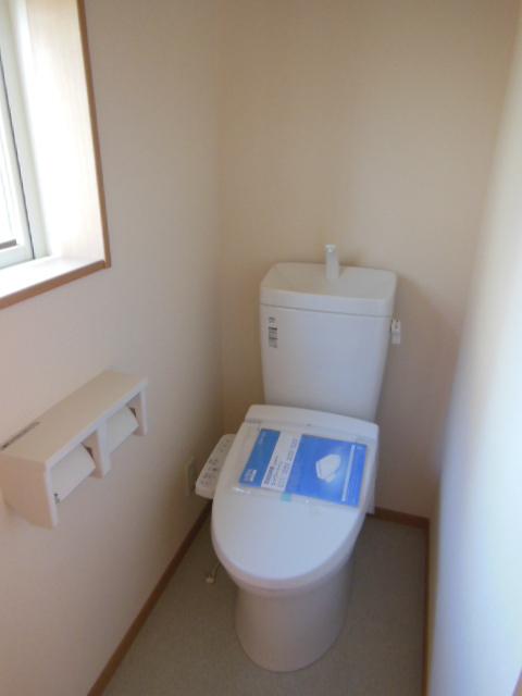 Toilet. Indoor (11 May 2013) Shooting Second floor toilet