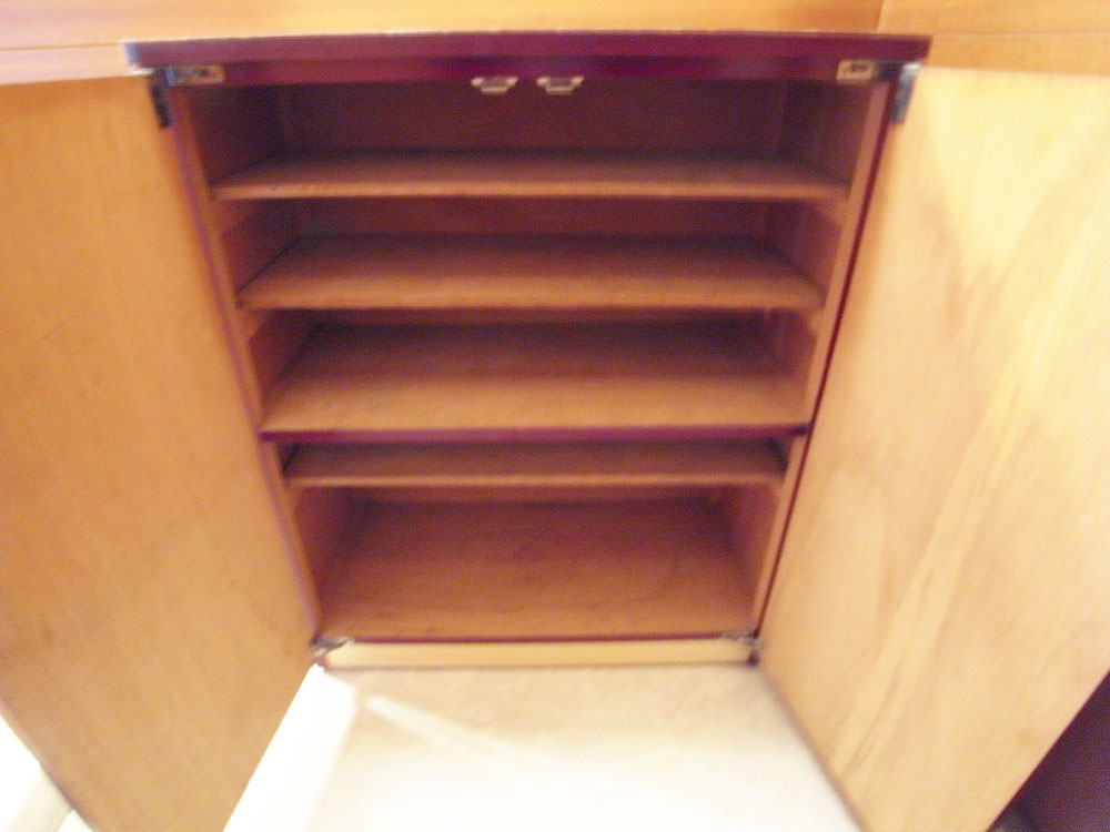 Entrance. Shoes BOX equipped