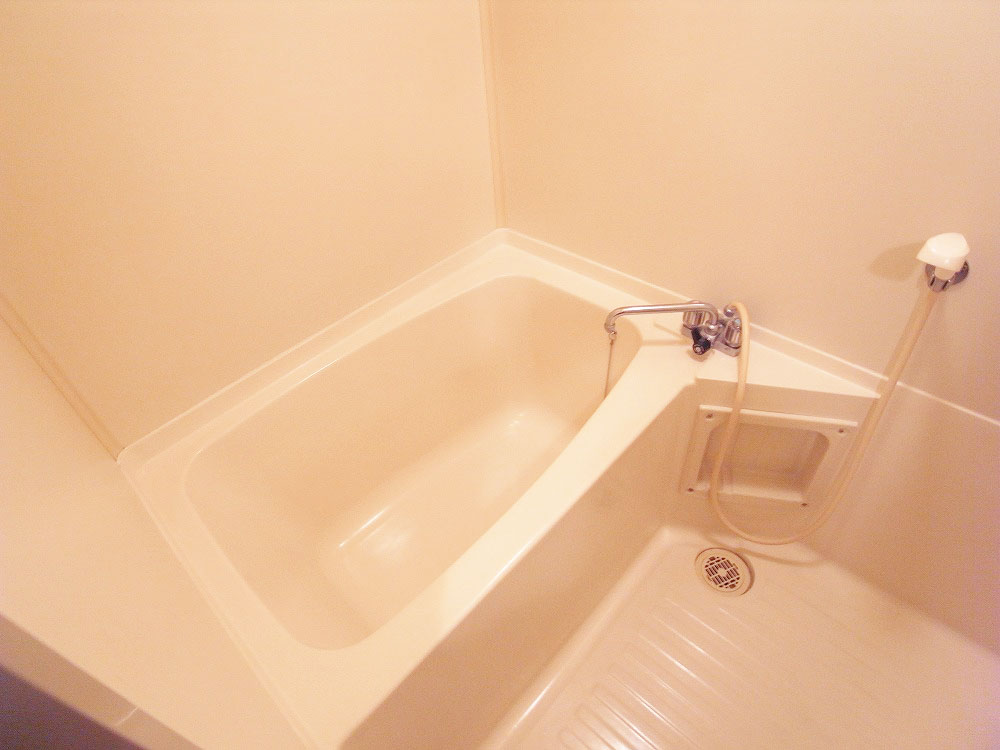 Bath. Hot water supply ・ Bath with shower