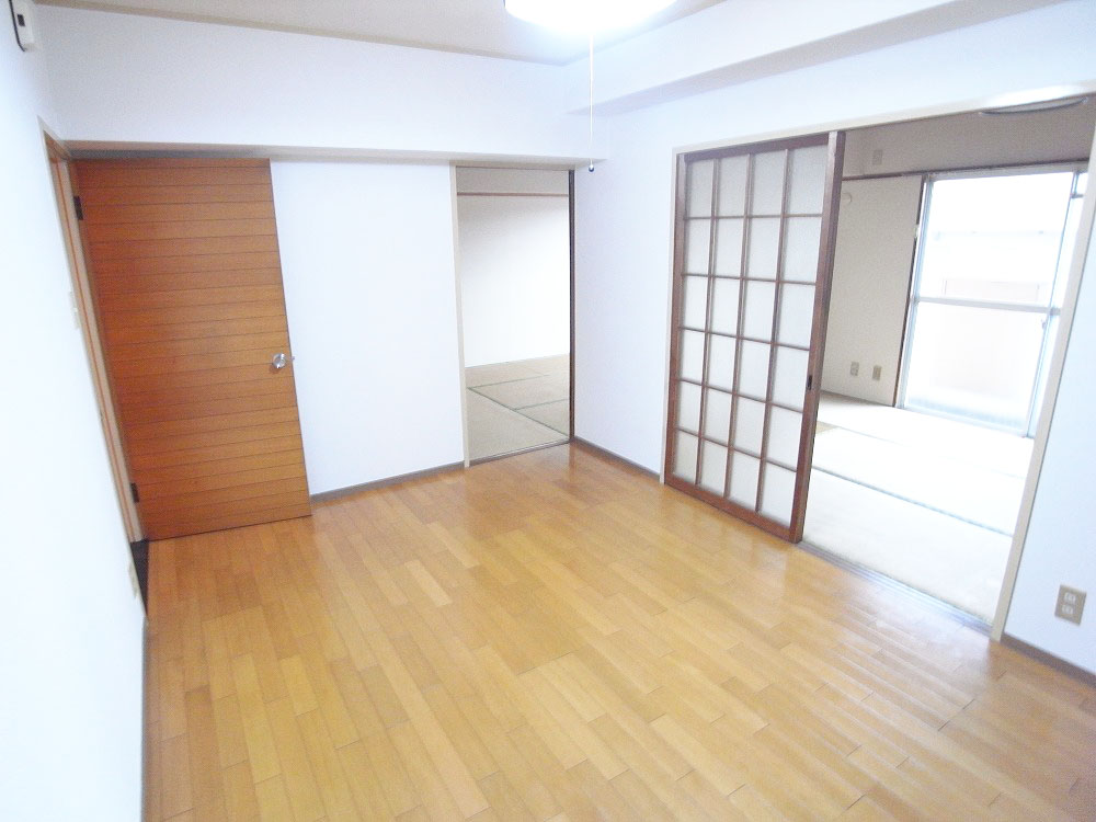 Other room space. Is an environment that can live without struggling for shopping