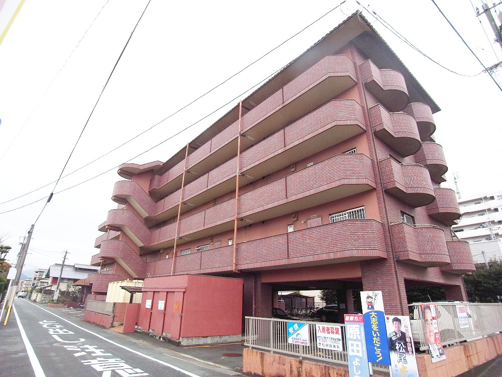 Building appearance. Near Sunny of 24-hour and shopping convenient (^_^)