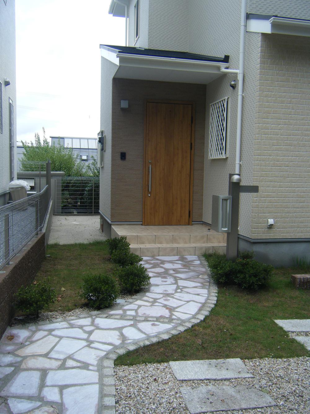 Other. Same specifications image (entrance approach)