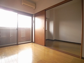 Living and room. DK⇒ balcony