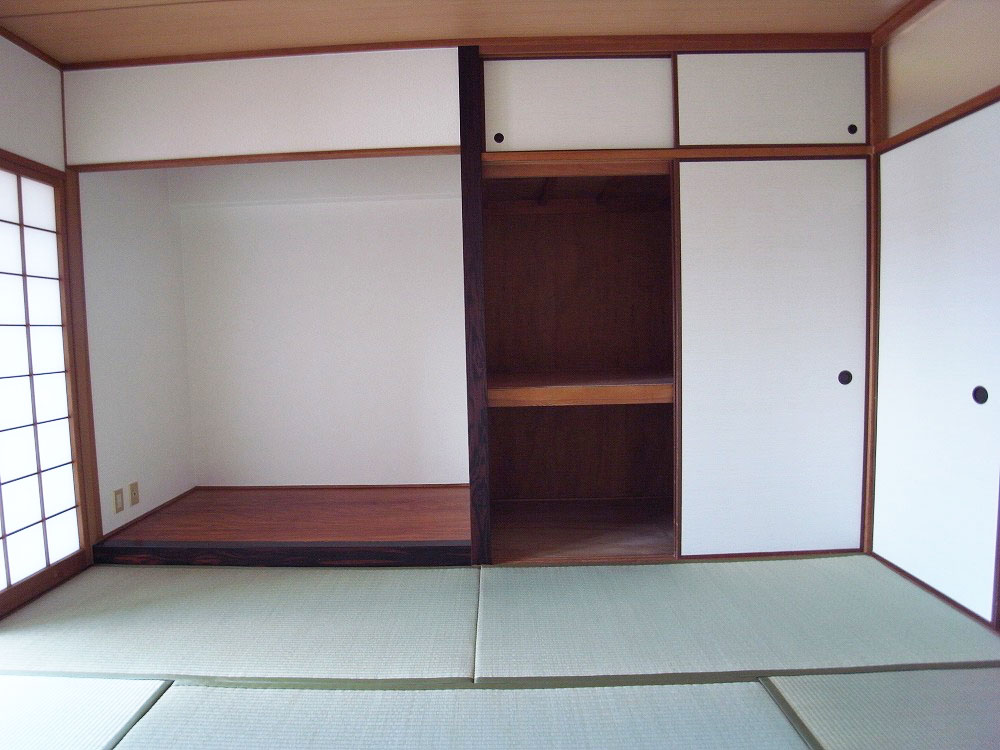 Receipt. Closet and there alcove also