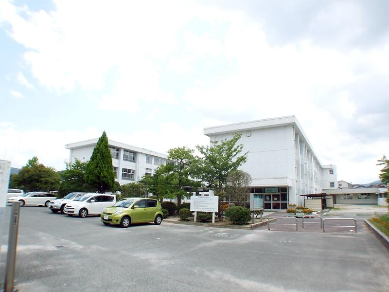 Primary school. Tenjinyama until elementary school 1950m (25 minutes walk)