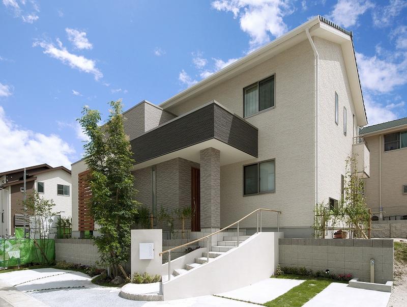 Sale already cityscape photo. It captures the light and wind comfortable, Simple exterior design shine in rich green