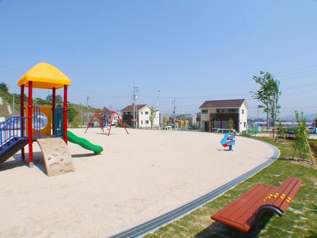 Local land photo. Pine Park Garden Kasuga Town in the park