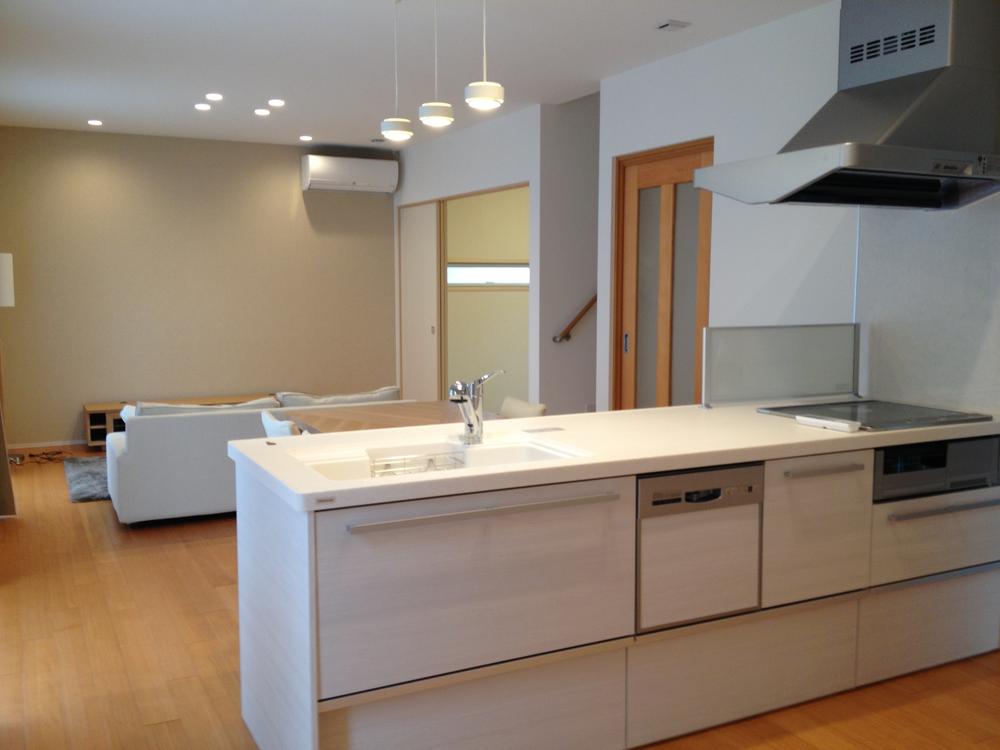 Kitchen.  [No. 3 place] Local (August 2013) Shooting