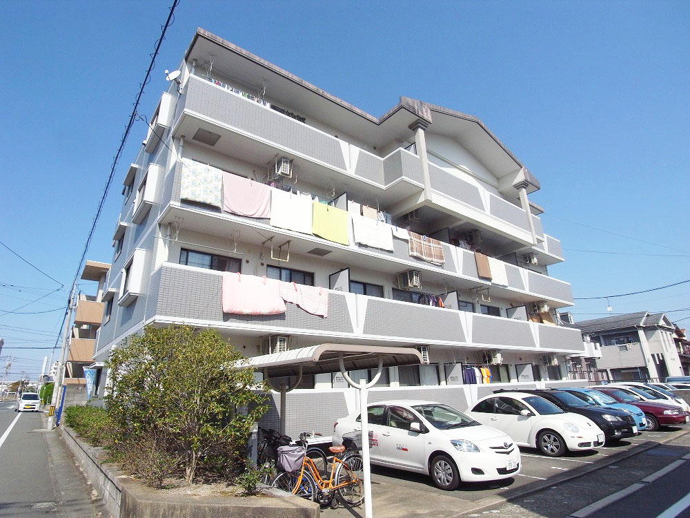 Building appearance. Good per sun in the southeast direction