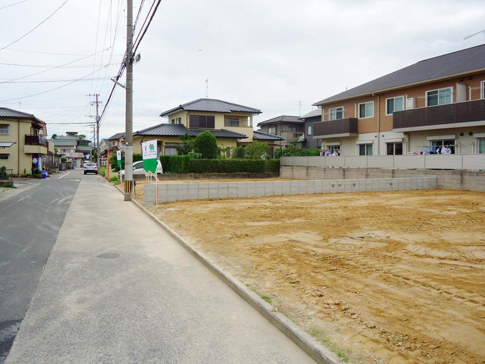 Local photos, including front road. The remaining 1 compartment. The entire road 6m